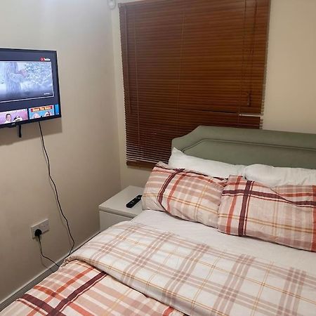 Justalf Facilities-Spacious 2-Bed Apartment In Thamesmead, Greenwich Лондон Экстерьер фото