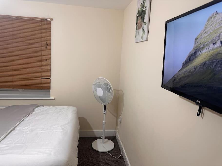 Justalf Facilities-Spacious 2-Bed Apartment In Thamesmead, Greenwich Лондон Экстерьер фото
