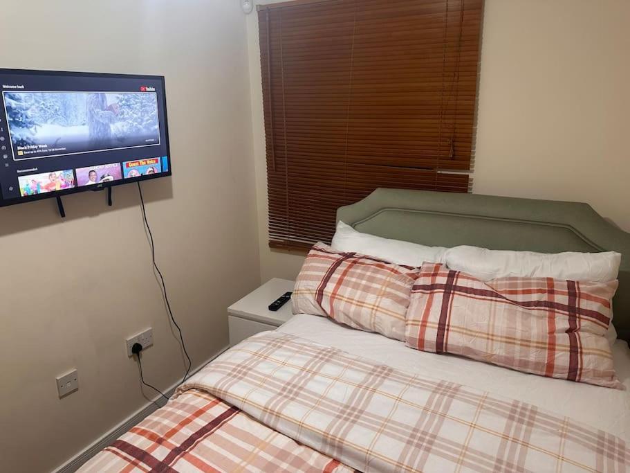 Justalf Facilities-Spacious 2-Bed Apartment In Thamesmead, Greenwich Лондон Экстерьер фото