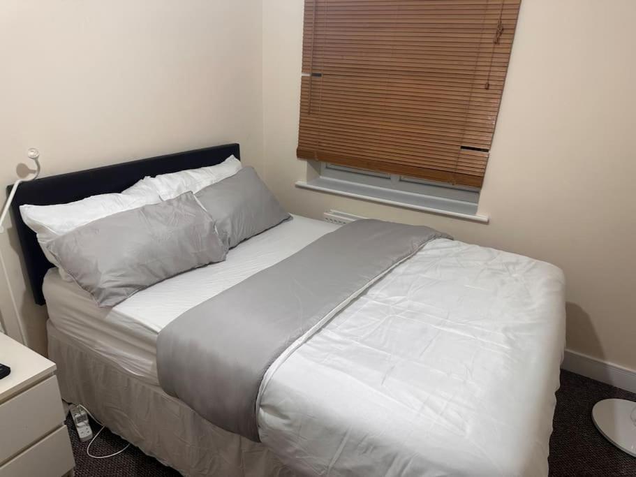 Justalf Facilities-Spacious 2-Bed Apartment In Thamesmead, Greenwich Лондон Экстерьер фото